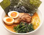 味玉クリーミー醤油豚骨麺(薬味ネギ、のり3枚、豚叉焼1枚、ほうれん草、味玉)(トクベツ。)