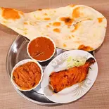 タンドリーチキン Leg 1ピース 2カレーセット(Tandoori Chicken Leg 1piece 2 curry Rice or Nan Set)（スターケバブインドカレーハラル専門店）
