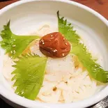 冷やしおろし梅じそうどん(味処 あずま)