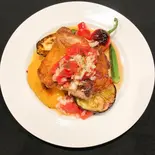 鶏もも肉のロースト（トラットリア クアルト 池袋店(写真は全てイメージです。表記以外の付け合せ等は日によって変更させて頂きます。)）