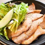豚トロ丼(キムの家佃店)