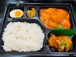 海老チリ弁当(鶏白湯ラーメン らくらく亭)