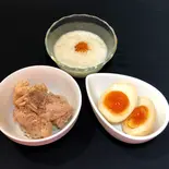 ボリューム満点トッピング（なぜ蕎麦にラー油を入れるのか。 西武新宿店）