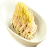 蒸し鶏のネギソースかけ Steamed Chicken with Onion Sauce（蘇州風居酒屋豫園 綾瀬店）
