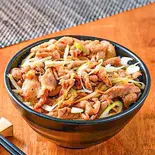 悪魔ピリ辛！ガーリックスタミナMAXのメガ豚丼！(お肉200g)（激盛り豚丼 メガトン 江古田店）