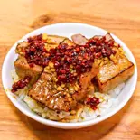 ガチ辛ブタ丼 Very Spicy Pork Rice Bowl（ガチで濃いヤツ）