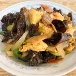 キクラゲ肉玉子炒め（町中華つる平）