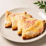 ベーコンチーズナン Bacon Cheese Naan（インド・ネパールレストラン RARA KITCHEN）