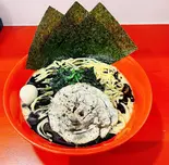 黒ラーメン(横浜家系ラーメン赤家新井薬師前店)
