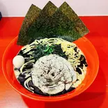 黒ラーメン（横浜家系ラーメン赤家西川口店）