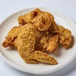 クリスピーチキン(骨付き半羽) + チキンム(大根ピクルス)付き（韓国家庭料理ジャンモ 聖蹟桜ヶ丘店）
