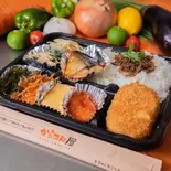 ちりめんデラックス弁当 Dried Fish Deluxe Bento Box（からコロ屋）