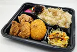 楽万弁当 ③ (特上コロッケとこんぶ塩唐揚げ・山椒の竜田揚げ)（楽万コロッケ 麻布十番本店）