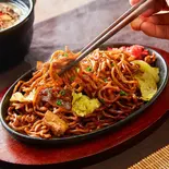 牛すじホルモン焼きそば(ホルモン焼きそば おとうちゃん 黄金町店)