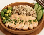 【アボカド】16穀米とむね肉のカオマンガイ [Avocado] Khao Man Gai (Chicken Breast)（16穀米の美活カオマンガイ 初音町店）