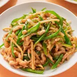 青椒肉絲/青椒肉丝 Green Peppers ＆ Meat Stir-Fry（中華料理 とらの子）