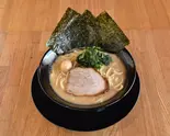 ラーメン（横浜家系ラーメン 一新家）