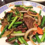 レバーとニンニク芽の辛味炒め(中華料理 嘉楽飯店 荻窪店)