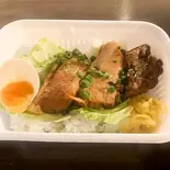 【人気No.2】ラフテーソーキ丼（琉球ダイニングバーGECKO）