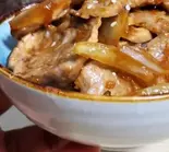 生姜焼丼（楽しい酒場·八鮮食堂）