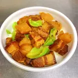 紅焼肉飯(ホンシャオロウ)（麻辣鴨王）