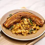 豚バラ肉のせ焼きそば(太麺)（The Family 麻辣大学 ららテラス HARUMI FLAG店）