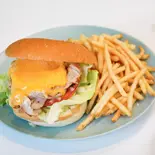 チーズチキンバーガー【フライドポテト付き】（Over Drive Burger）