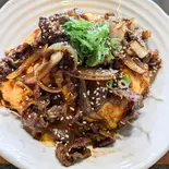焼肉丼オムライス風（Nari和伊）