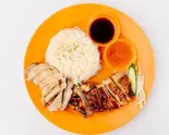 海南チキンライスダブル(蒸し＆焼き) Malaysian Chicken Rice - Double (Steamed ＆ Pan-Fried)（マレーシア屋台料理 ちりばり 五反田本店）