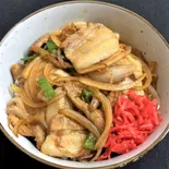 生姜焼き丼(みそ汁付)(歌舞伎町の台所 かど平 × ホルモン焼 幸永)