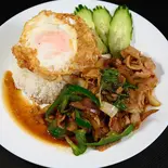 【ポーク】ガパオライス(目玉焼き付き)(写真はイメージです)（エカマイ屋台）