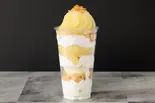 白桃ミルクアイスパフェ(600ml)	White Peach Milk Ice Parfait（パフェBar「YORUYORU」 南6条西）