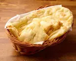 ハーフナン＆ハーフチーズナン Half Nan ＆ Half Cheese Nan（ASIAN DINING AND BAR INDO TEI）