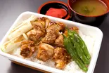 焼鳥弁当 並（琴似のきんぎょ）