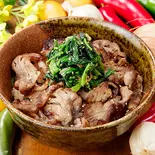 ボリューム満点150gのせ！【ほうれんそうのせ】厳選とろ旨カルビ丼（本気のハラミ丼＆カルビ丼 焼肉じゅじゅ庵 京橋店）