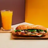 ヌックマム漬け豚肉バインミー ジュースセット Pork Marinated in Nuoc Mam Banh Mi - Juice Set（バインミーシンチャオ中野店）