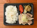 豚カルビ＆トントロ弁当100g（焼肉ホルモン牛龍 南葛西店）