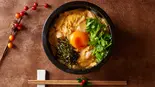 山盛りパクチー 親子丼   Coriander, Chicken＆Egg Rice Bowl（親子丼専門店 猪爪 高田馬場店）