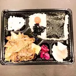 102.豚の生姜焼き弁当（わらいや弁当）
