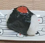 手結びおにぎりだし醬油漬けいくら（佐紋亭）