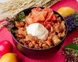 【旨辛キムチのせ】ピリ辛・豚のすたみな丼(約150g)（豚とほうれん草のポパイ丼 大阪肉物語）