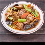 スペアリブ醤油炒め(红烧排骨)（中華料理如家）