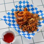 イカ天ぷら+すあげたまねぎ/Squid Tempura + Deep-Fried Onions（NEWYORK burger）