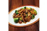 牛肉ブロッコリーオイスターソース炒め Stir-Fried Beef Broccoli with Oyster Sauce（タイガー餃子軒 広尾）