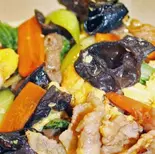 豚肉と木耳と玉子炒め（龍鳳源）