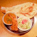 タンドリーチキンカレーナン or ライス サラダ Tandoori chicken 1pc 1 curry  salad Nan or  rice（本格カレースターケバブ ビリヤニ ハラル専門店）