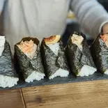 〈ツナマヨ昆布〉（となりのと）