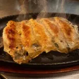 鉄板焼き餃子6個（ふぐと鉄板焼き ガブ飲み食堂）