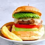 アボカドチーズバーガー&フライドポテト(9 Hamburger & Dining Bar)
