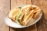 B.L.T(bacon & lettuce & tomato) ビー、エル、ティー【フレンチフライ付】(ARMS TAKEOUT & DELIVERY)